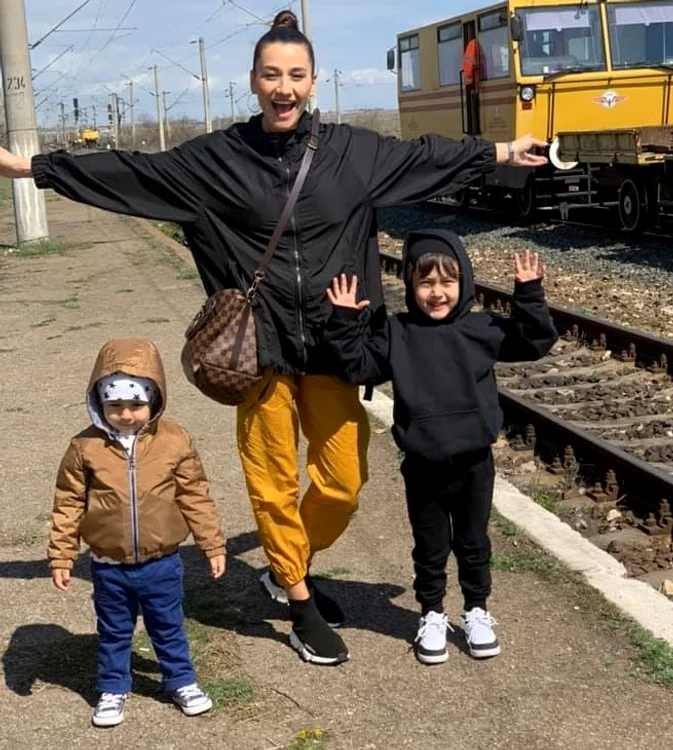 1 claudia patrascanu si familia jpg jpeg