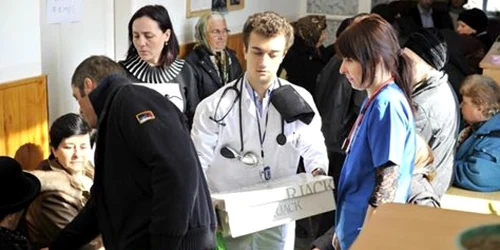 caravana cu medici