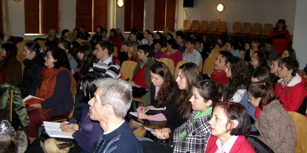 Cadrele didactice se tem că îşi vor pierde serviciul