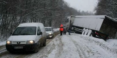 Tirul a blocat circulaţia timp de câteva ore - imagine arhivă Adevărul
