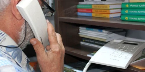 Escrocii au reuşit să păcălească prin telefon mai multe persoane. FOTOArhivă.
