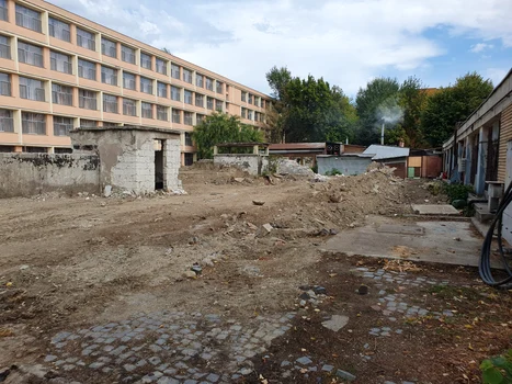 În zona centrală din campusul Regie parcă a căzut o bombă