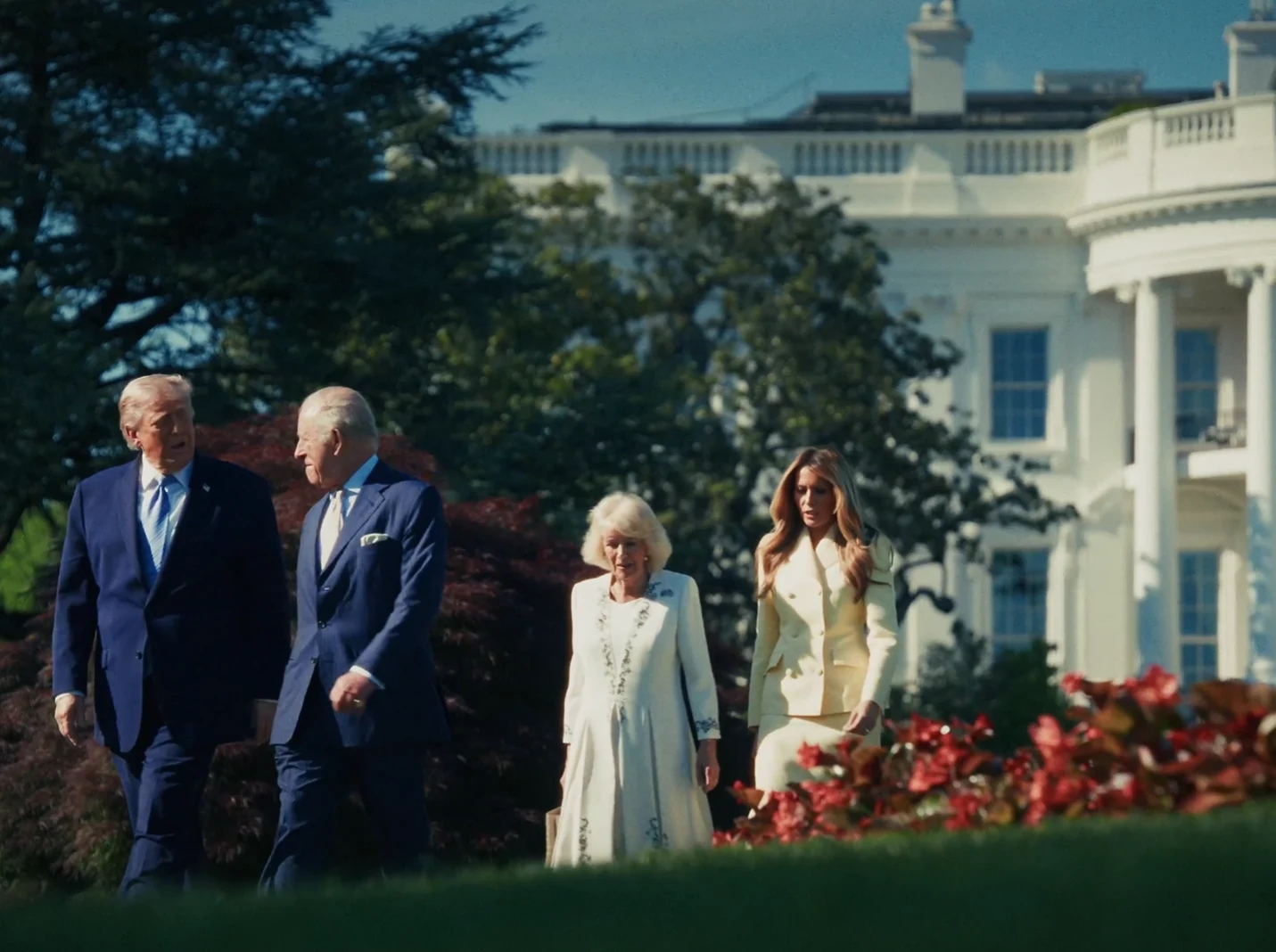 Protocolul regal încălcat de Trump la sosirea regelui Charles în SUA: ce gest a făcut președintele american