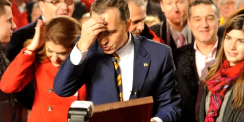 În 2009, Mircea Geoană pierde la mustaţă alegerile în faţa lui Traian Băsescu