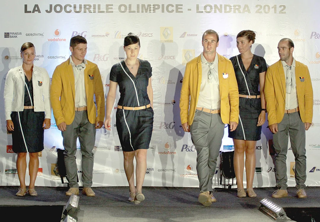 
    Delegaţia României va  defila la ceremonia de  deschidere a JO în  această costumaţie (fotografii: Marian Burlacu)  