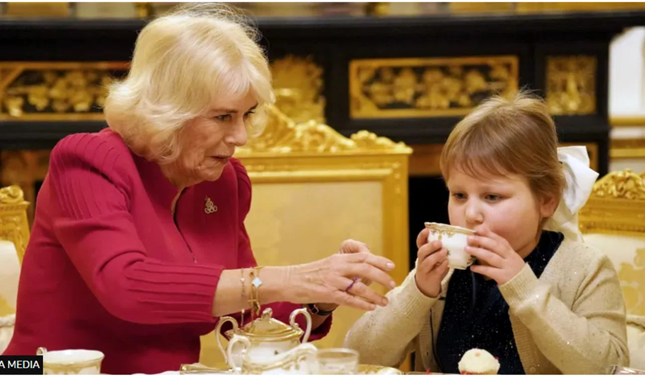 Regina Camilla și fetița Olivia Taylor. Sursa foto: BBC