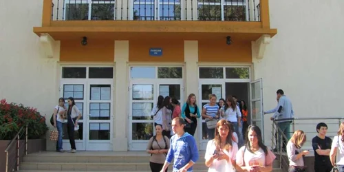 Studenţii Universităţii "Valahia" din Alexandria au păşit cu emoţie în noul an universitar