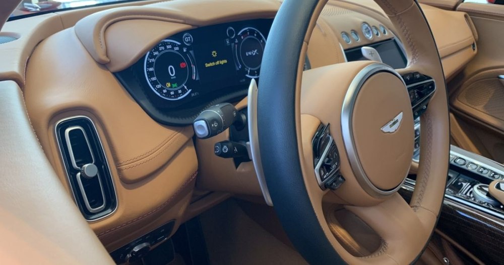 Chinezii de la Geely investesc masiv în producătorul de mașini sportive Aston Martin
