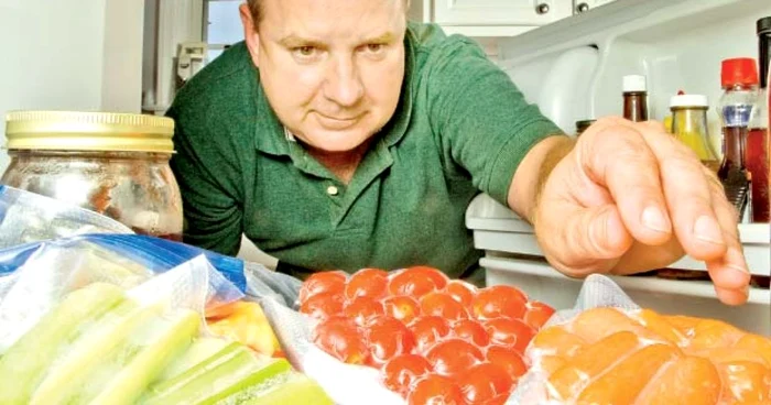 Fructele se decongelează treptat, în frigider