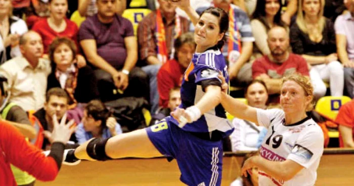 Handbalul a ajutat-o pe Adina să depăşească trauma familială