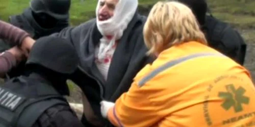 După ce şi-a împuşcat nora, Constantin Bordea a încercat să se sinucidă, trăgându-şi un glonţ în mandibulă şi un altul în torace