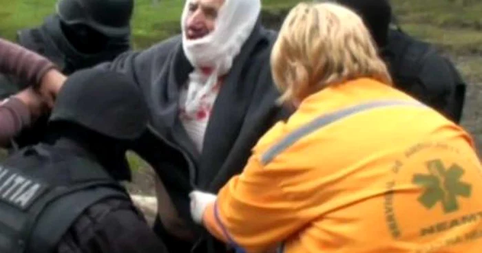 După ce şi-a împuşcat nora, Constantin Bordea a încercat să se sinucidă, trăgându-şi un glonţ în mandibulă şi un altul în torace