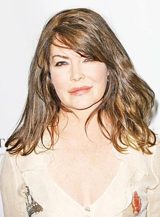 Lara Flynn Boyle (44 de ani), actriţă – în 2011 îşi face lifting facial, modelare nas, injecţii cu botox în faţă şi injecţii cu colagen în buze