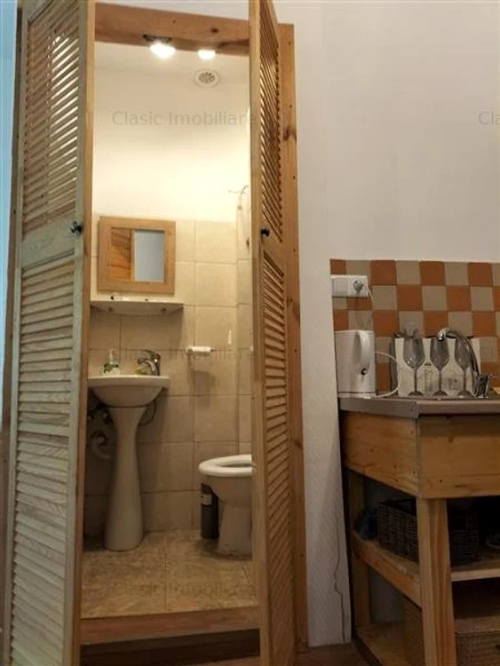 Baia are uși de dulap cu aerisire SURSA Imobiliare.ro