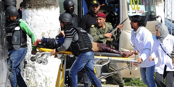 22 persoane au murit miercuri într-un atac terorist la Muzeul Naţional Bardo aflat în apropierea Parlamentului din Tunis Potrivit presei locale trei bărbaţi înarmaţi au intrat în Muzeul Bardo şi au tras focuri de armă FOTO AP
