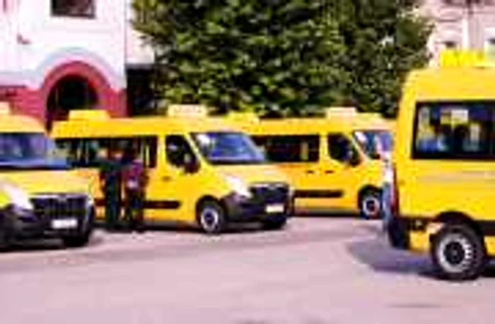 Primele 15 microbuze scolare au ajuns in Maramures