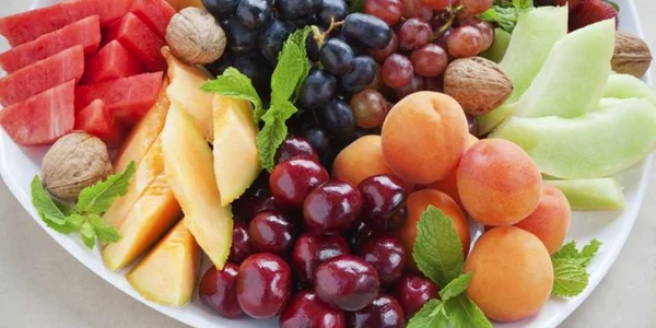 Fructe - cirese - pepene FOTO 123RF