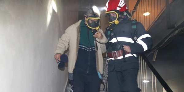 Pompieri incendiu in Bucuresti FOTO ISU 