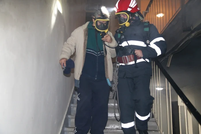 În cazul unui incendiu, evacuarea se face pe scări FOTO Adevărul