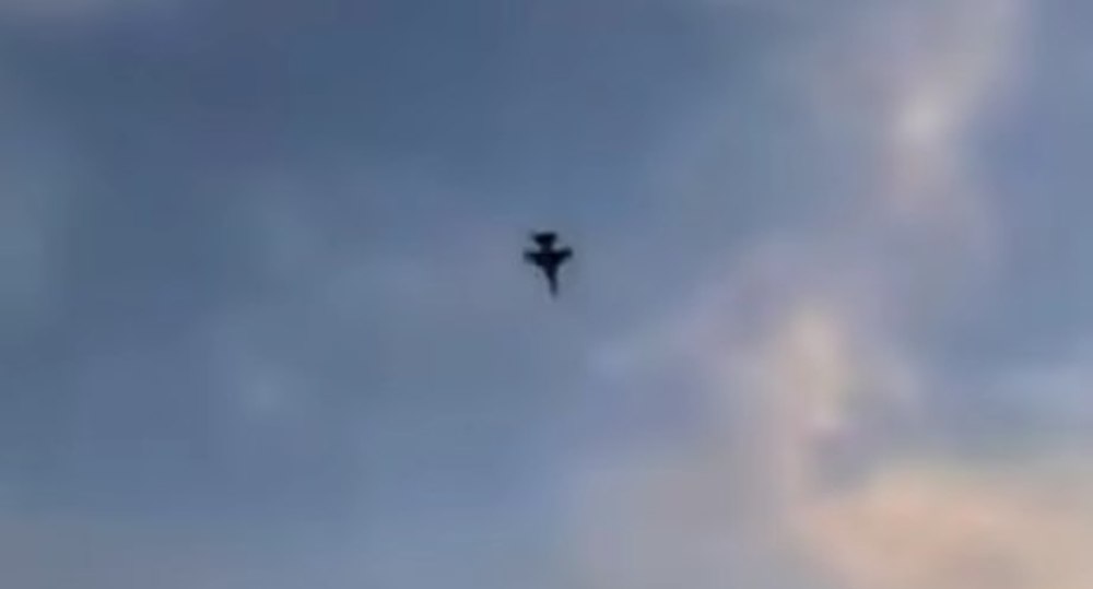 Imagini șoc: Un avion de vânătoare s-a prăbușit în timpul antrenamentelor. Pilotul nu a supraviețuit