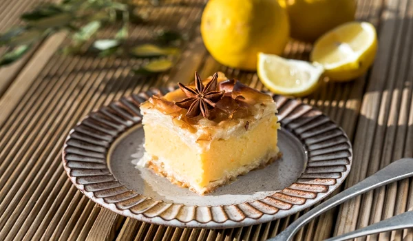 Desert grecesc Galaktoboureko  Sursa foto shutterstock 2170010785 jpg