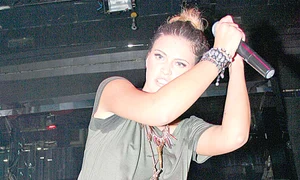 Alexandra Stan are 23 de ani şi  a cunoscut celebritatea şi peste  hotare odată cu melodia  „Mr  Saxobeat” (FOTO: ARHIVA PERSONALĂ) jpeg