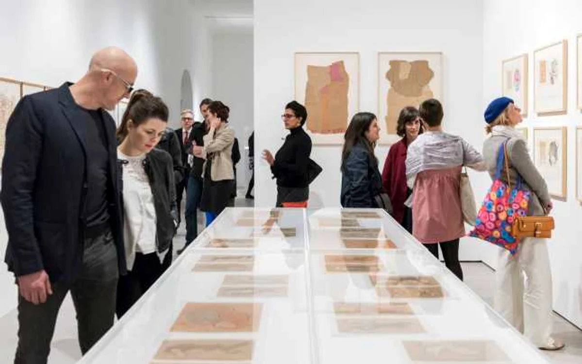Publicul britanic a vizitat, în număr mare, expoziţia semnată de Geta Brătescu la Londra