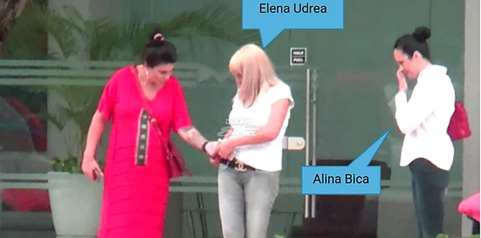 Momentul în care Elena Udrea iese din cafenea, alături de Alina Bica și de o altă femeie
