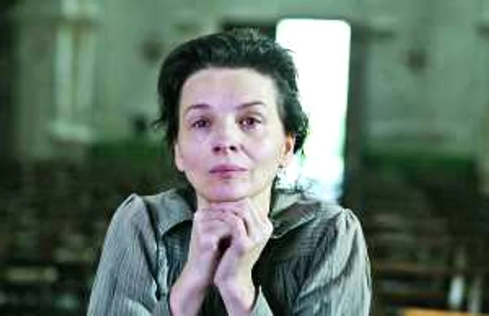 Juliette Binoche este o magnifica Camille Claudel in filmul lui Bruno Dumont "Camille Claudel 1915"