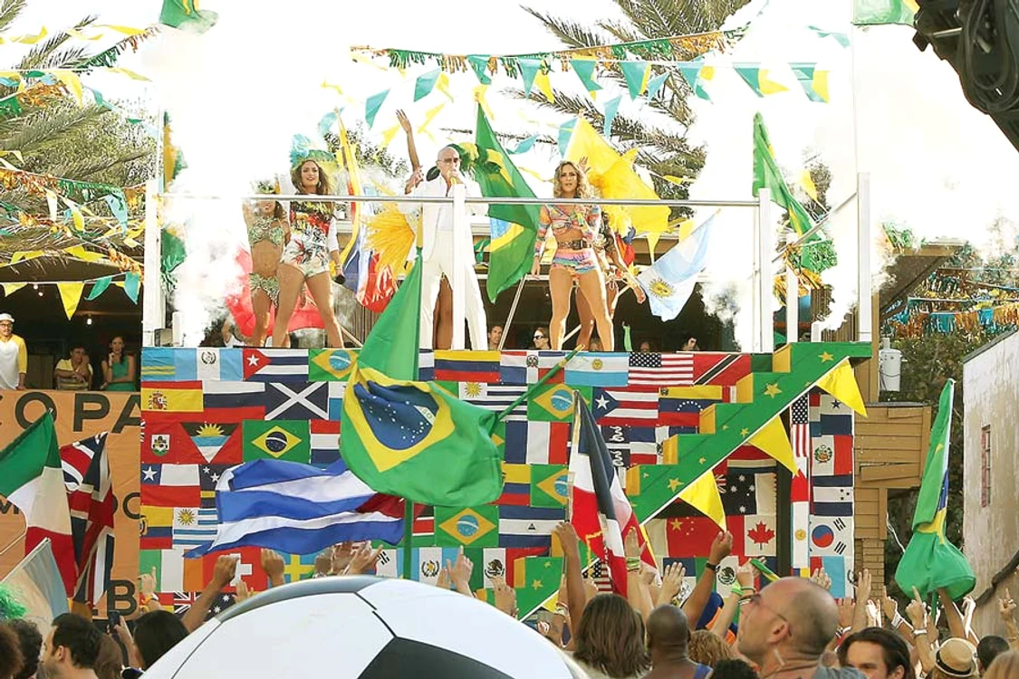 Jennifer Lopez ar trebui  să interpreteze imnul  oficial al Cupei Mondiale