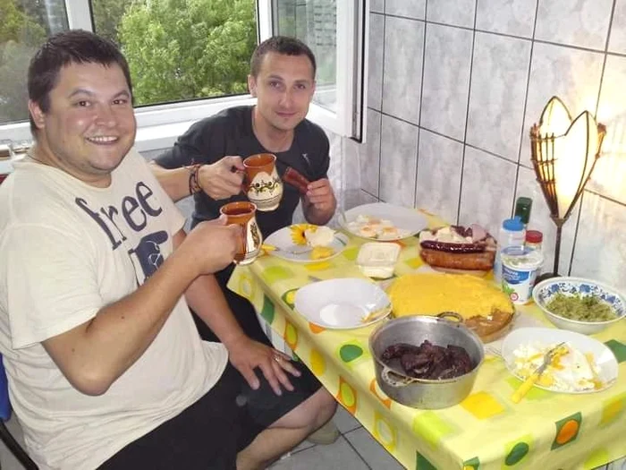 Dani Oțil și Mihai Bobonete pe vremea când abia își făceau debutul în showbiz (Foto: Instagram)