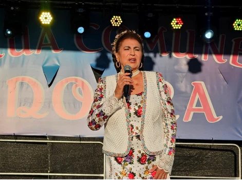 Irina Loghin a concertat, duminică seară, la Zilele Comunei Dobra (din Dâmbovița) foto: Click!