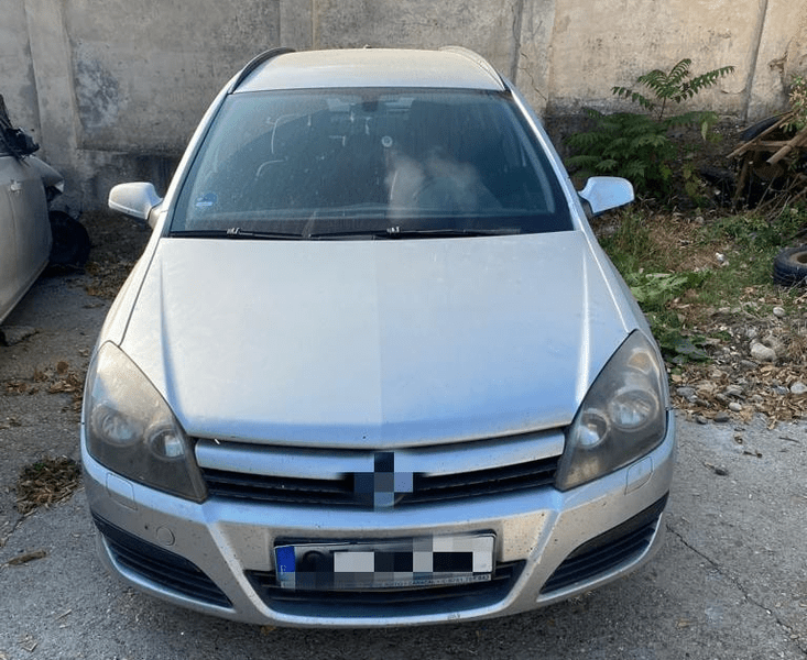 Cu mașina furată, pe Instagram. Doi băieți din Caracal s-au plimbat cinci zile cu trofeul lor, până i-a prins Poliția