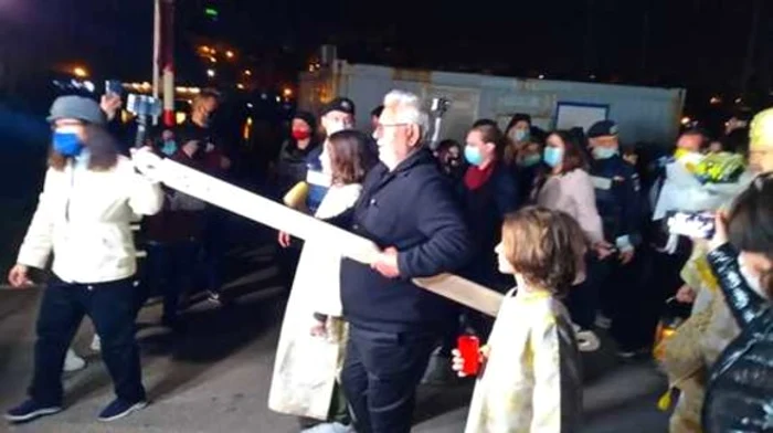 La slujba de Înviere participă mii de persoaneSursa foto: Cosmin Văideanu / News.ro