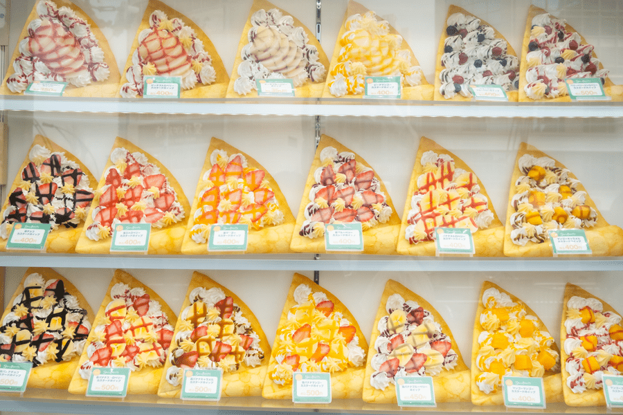 Un magazin a vândut din greşeală produse de patiserie din plastic
