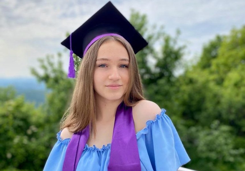 Evaluare Națională 2023. O adolescentă din comuna Bisoca, printre elevii de 10 ai Buzăului 