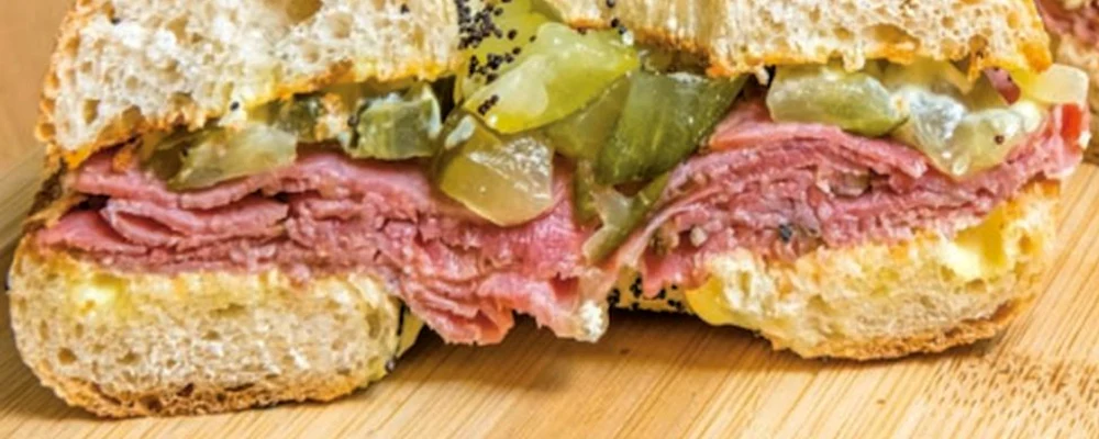 sendvis cu pastrama de vita jpg