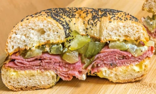 sendvis cu pastrama de vita jpg