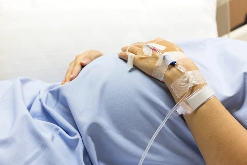 Particule toxice prezente în aerul poluat, descoperite la bebeluși nenăscuți FOTO Shutterstock