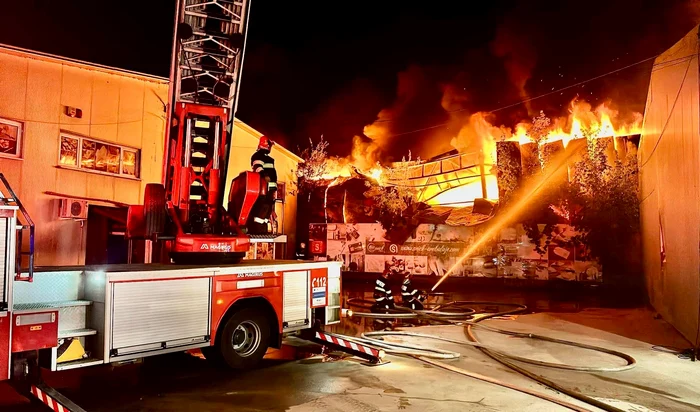 Incendiu la un depozit din Afumați FOTO: ISU Bucureşti-Ilfov