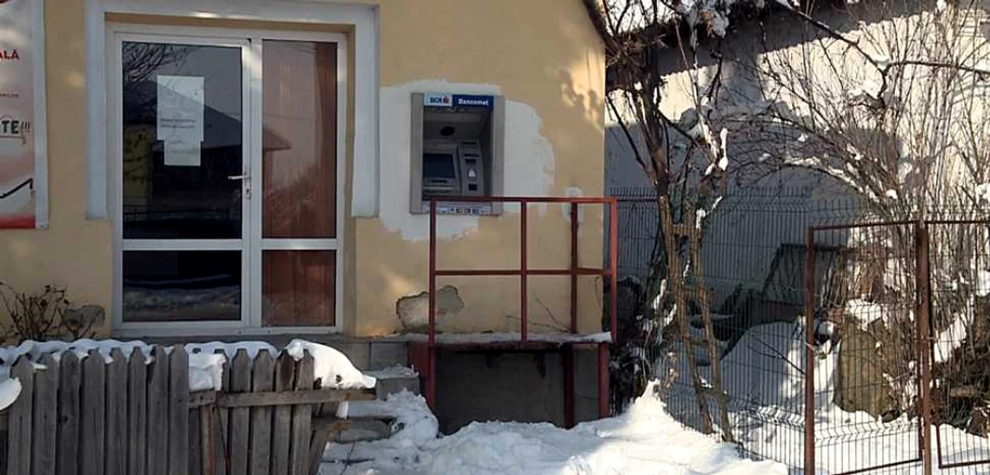 Bancomatul unde a fost comisă tentativa de furt                                    FOTO Laurenţiu Ionescu