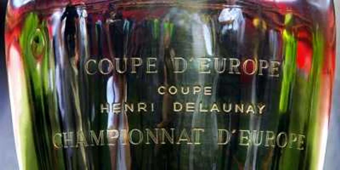 Trofeul acordat câştigătoarei Campionatului European