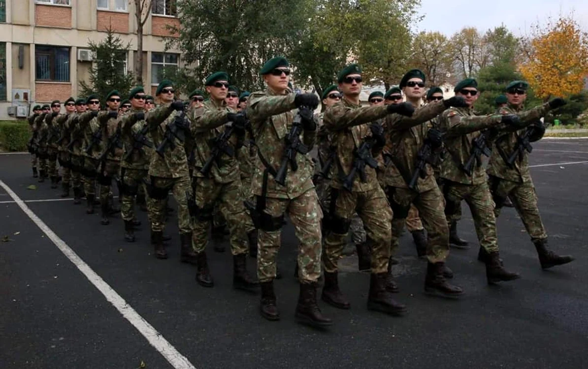 
    Zilele acestea, bravii noștri soldați fac repetiții pentru Parada militară din 1 Decembrie, Ziua Națională a RomânieiFOTO: MApN  