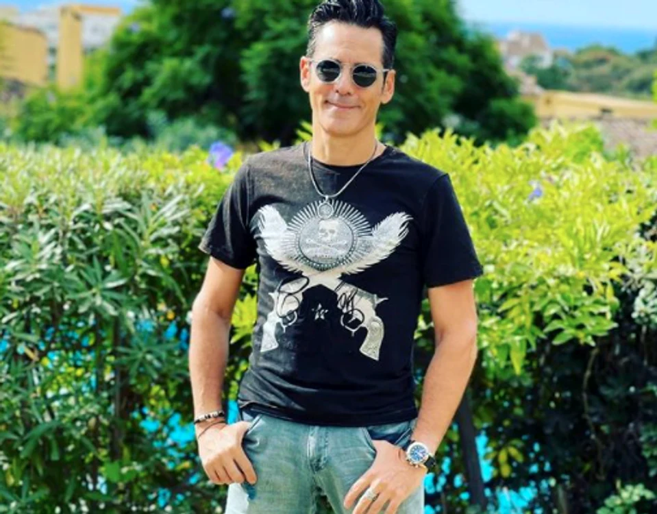 
    Ștefan Bănică fentează cu succes trecerea timpuluifoto: Instagram  