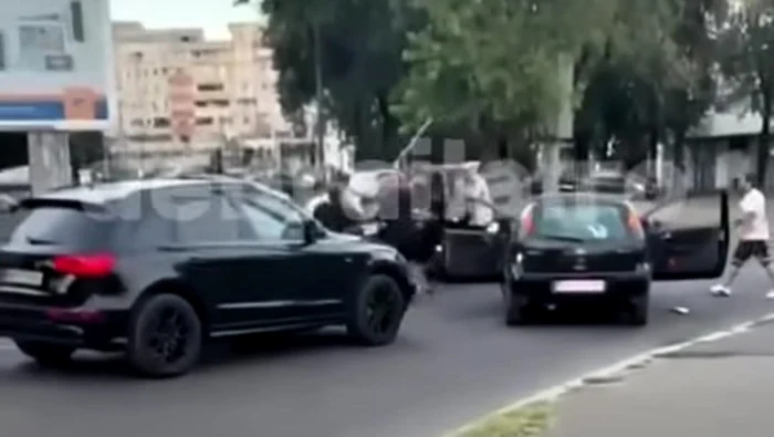 Bătaie pe stradă la Brăila FOTO: Captură video