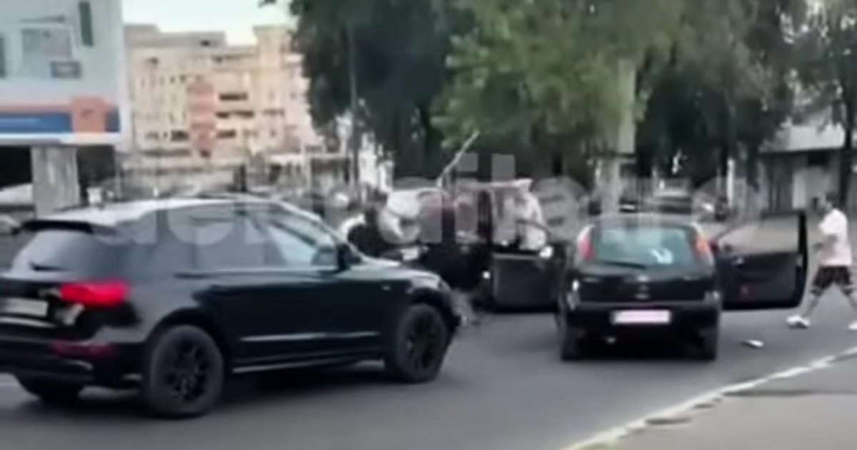 Violente confruntări între interlopi la Brăila, cu săbii și topoare, pe stradă