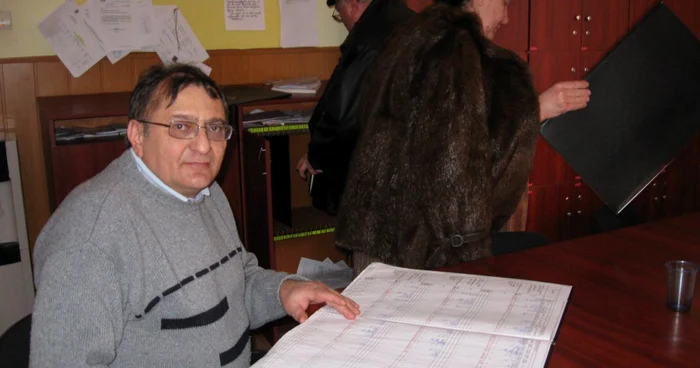 Profesorii care predau în şcolile din municipiu sunt revoltaţi pe primar că i-a lăsat pe ultimul loc la plata acestor drepturi