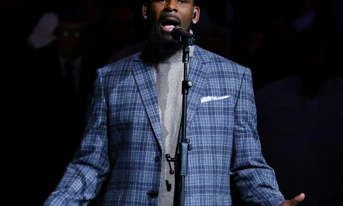 R  Kelly are 52 de ani şi de aproape 20 de ani este acuzat că face sex cu minore jpeg