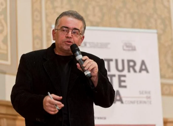 „Cartea ca destin“,  de Daniel Cristea-Enache, în dialog cu Dan C. 
Mihăilescu, va fi prezentată sâmbătă, de la ora 15.00, la standul 
Editurii Humanitas