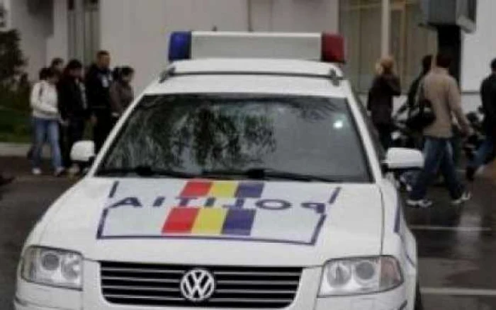 Tânărul se află deocamdată în custodia poliţiştilor